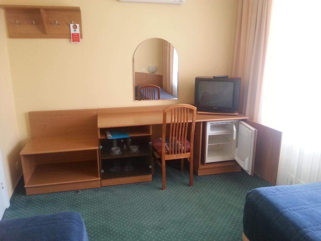 Plinkšės Hotel Plinksiu מראה חיצוני תמונה